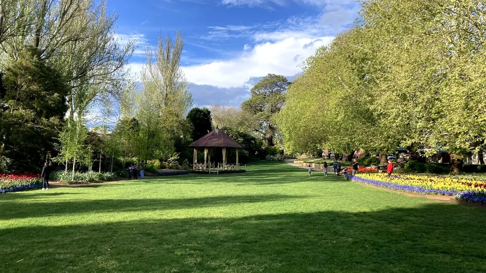 Lawns and rotunda in Leighton Gardens opposite i.care Psychology